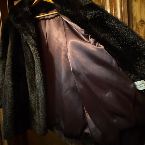 Gorgeous Faux Fur Coat - Brand New - Picture 2 of 3